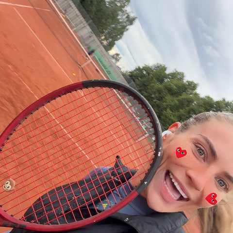 A candid moment on the tennis court